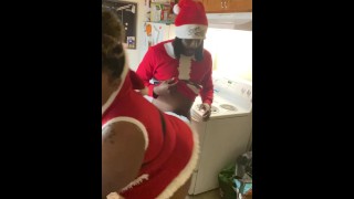 Él consiguió este coño de Navidad a pesar de que estaba enojado