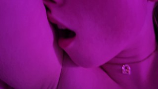Challenge Romance doit être silencieux pendant l'orgasme féminin POV Roomate baise rapide