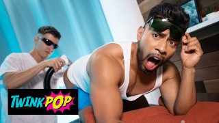 TWINKPOP - Maverick Sun neukt Ihan Rodriguez's zacht kontje en vult het met sperma
