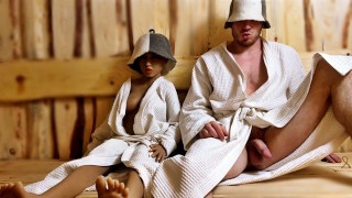 Een vreemde neuken in de sauna! Ik kom met een enorme lading sperma. Siliconen meisje