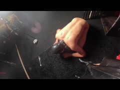 Domina findet Straßenköter auf der Straße