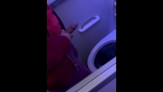 Masturbação de banheiro de voo real