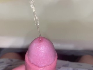 How does urine flow from an uncircumcised penis without opening it? 4K POV