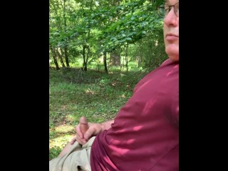 Me Masturbo y me Corro En El Parque Pubilc