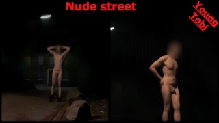 Naked 's nachts op straat in het dorp. Naakte jonge Tobi exhibitionist Tobi00815