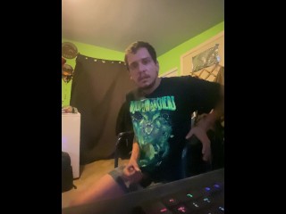 Horny Gamer DILF Native Ecstasy Talking Dirty and Watching Porn 😜😈🤫 Cums Hard for you 🫵 😈🍆💦