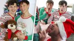 Лучшие подруги Дакота и Дэнни остаются на диване в канун Рождества, ожидая увидеть Санту и их подарки сегодня вечером