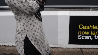 Salope indienne britannique baise un fan noir en London