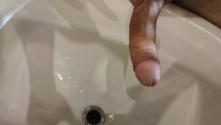 быстрый кончил в раковину ванной