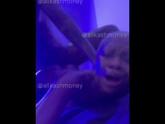 Blue light ducking down this cougar slut - Screenshot 14 of 16 - Anal