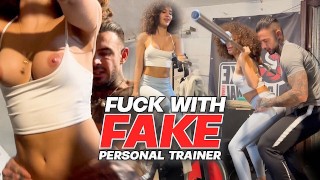 ME COJE EN EL GIMNASIO mi ENTRENADOR PERSONAL, me folla muy fuerte