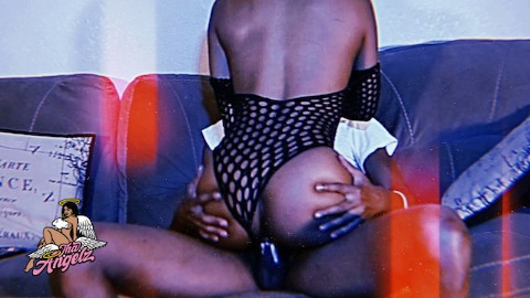 Delgada Ebony stripper orgasmos instantáneos