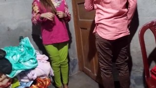 Echte Indiase stiefzus en broer doen 's nachts seks