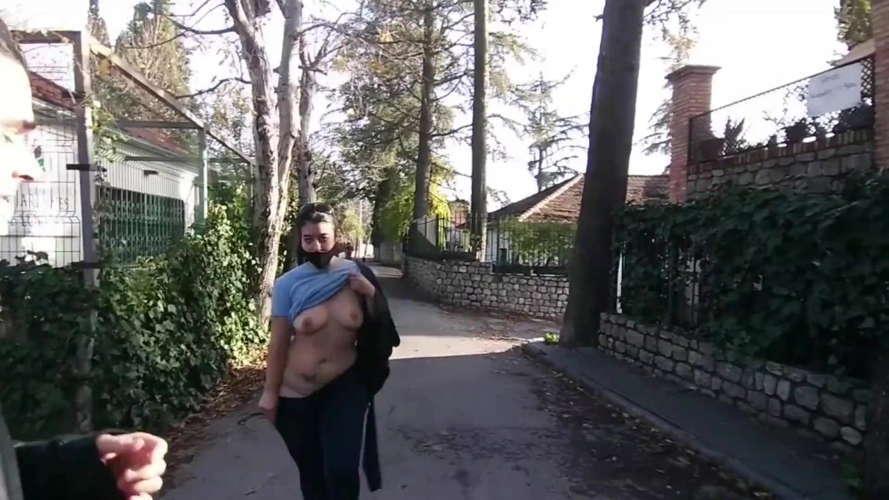 在街上公开口交射精，好色的朋友迫不及待地想回家