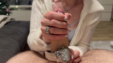 I gave my Boyfriend a HAPPY NEW YEAR 🍾🥂 Handjob and he gave me a Cumshot with my MK Watch