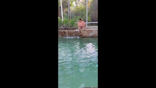 Piscando na piscina