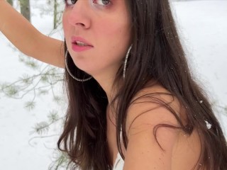 Реальный секс в снежном зимнем лесу