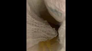 Enchendo mimos com xixi e porra