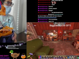 Gamer Tgirl Komt Klaar Op Zoete Chips En Eet Ze (geen Gezicht) 🤤🤤❤️❤️