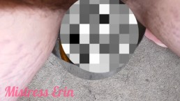 Металлическая чаша мочится