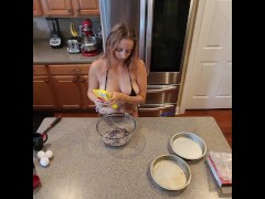 Baking a cake while stripping - Screenshot 4 of 16 - Naked Cooking