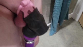 连接到贞操笼的振动器