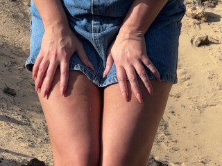 Fille Qui Pisse En Robe En Jean En Public