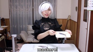 2B nier automata cosplay cozinhando e comendo pratos de peixe