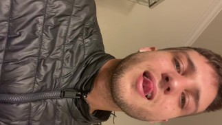 Показываю свой член и задницу в ванной