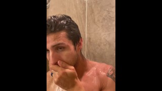 Sexy douchetijd met hete knapperd