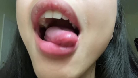 JOI Depósito de porra asiática implora para você acariciar seu pau e porca em sua boca | Garganta funda