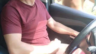 I help a stranger play in the car