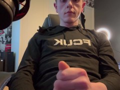 British Amateur Teen Chav Masturbates and Cums while watching porn