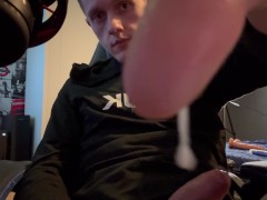 British Amateur Teen Chav Masturbates and Cums while watching porn - Screenshot 14 of 16 - Amateur
