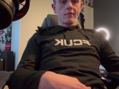 British Amateur Teen Chav Masturbates and Cums while watching porn - Screenshot 15 of 16 - Amateur College