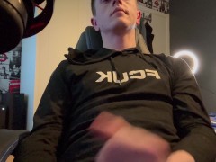 British Amateur Teen Chav Masturbates and Cums while watching porn - Screenshot 4 of 16 - Amateur