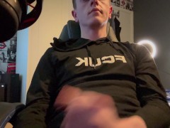 British Amateur Teen Chav Masturbates and Cums while watching porn - Screenshot 5 of 16 - Amateur College