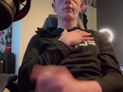 British Amateur Teen Chav Masturbates and Cums while watching porn - Screenshot 9 of 16 - Amateur