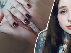 Deutsches Tattoo Girl FICKT sich und KOMMT LAUT!