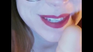 Хозяйка-феминизатор просит Сисси отсосать член для FemDom