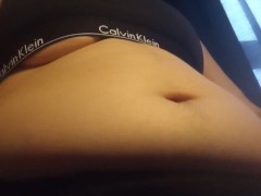 Midday Jiggle - Screenshot 15 of 16 - Jiggling Belly