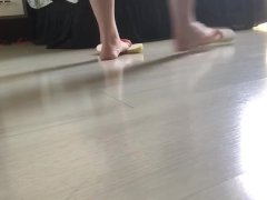 @tici_feet tici feet tici-feet walking with broken stripes havaianas