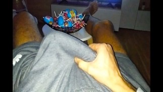 🇫🇷J'ai Masturbé cette énorme bite au milieu du film et il m'a donné une éjaculation dégoulinante