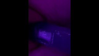 Транс-парень впервые трахает транс-бойфренда со страпоном