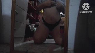 Gozando sin hacer ruido sino papá me descubre 🙈 Parte 1