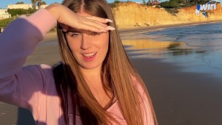 Przygoda na plaży: Pokazała piersi za 50 € na plaży w Portugalii i kontynuowała w hotelu
