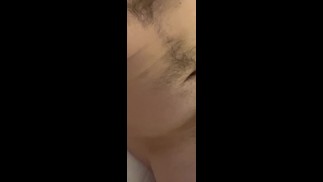 Дрочит большой член огромный камшот