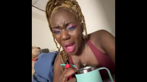 SEXY BURPING GURL SINGS JAMAICAN DANCEHALL KAROKE WHILE DRINKING!!!