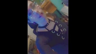 Goth trans vriendin flasht haar prinsessentaf