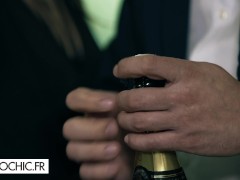 A threesome for her birthday - Screenshot 4 of 16 - Mff